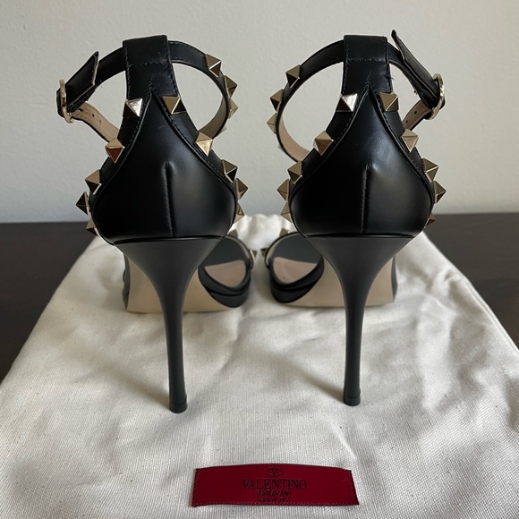 π¨ HOST PICK π Authentic Valentino Garavani Rockstud High Heel Sandals - Picture 4 of 14
